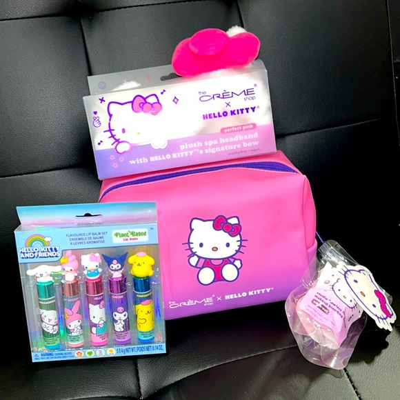 Hello Kitty Handbags - Hello Kitty cosmetic bag plus accessories